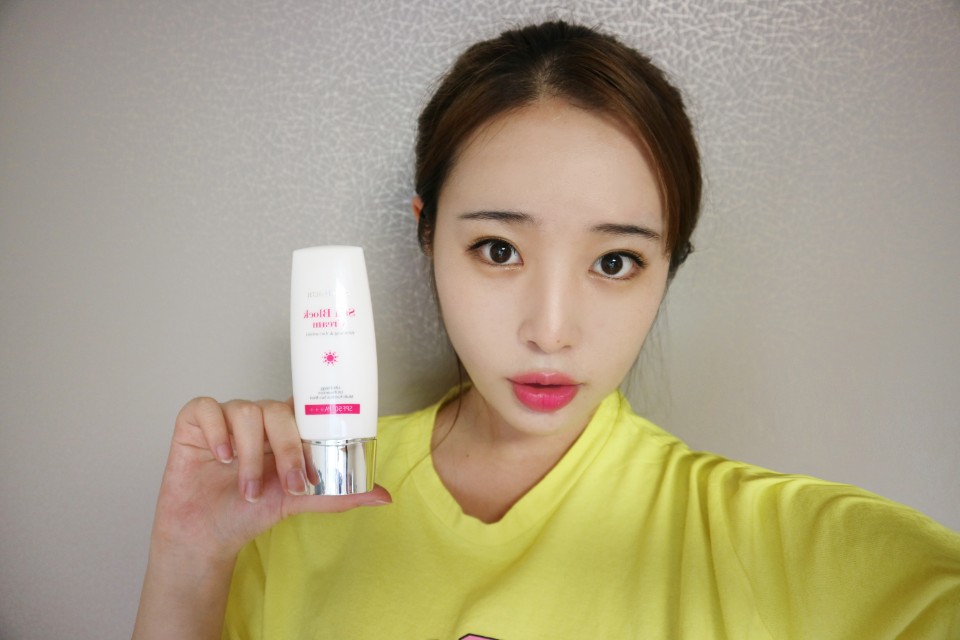  kem chống nắng dưỡng trắng Skin health Sun Block Cream SPF50 PA+++