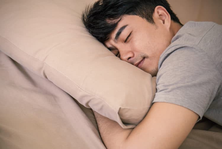 Ngủ đủ giấc để ngăn ngừa mụn