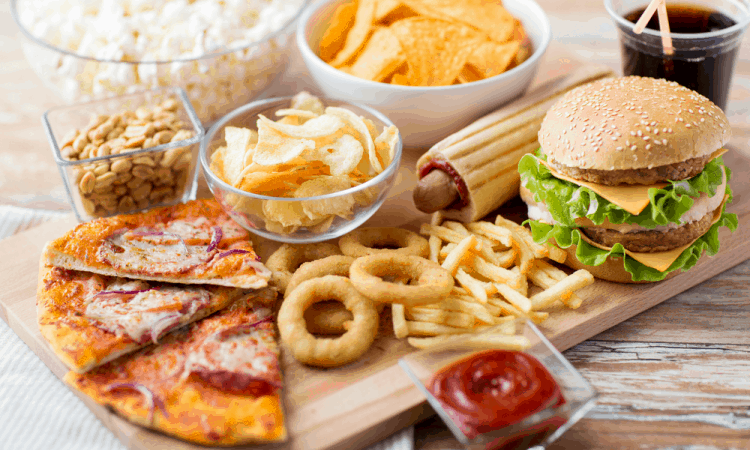 6 loại thực phẩm gây mụn bạn nên tránh