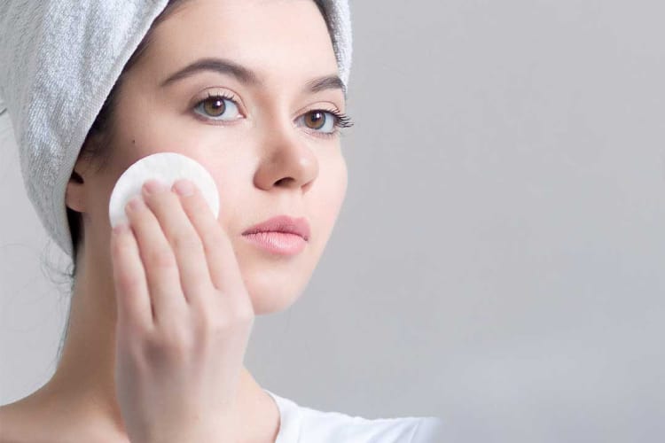 Da mặt bị bong tróc: 11 cách nhanh chóng và hiệu quả để đối phó với nó