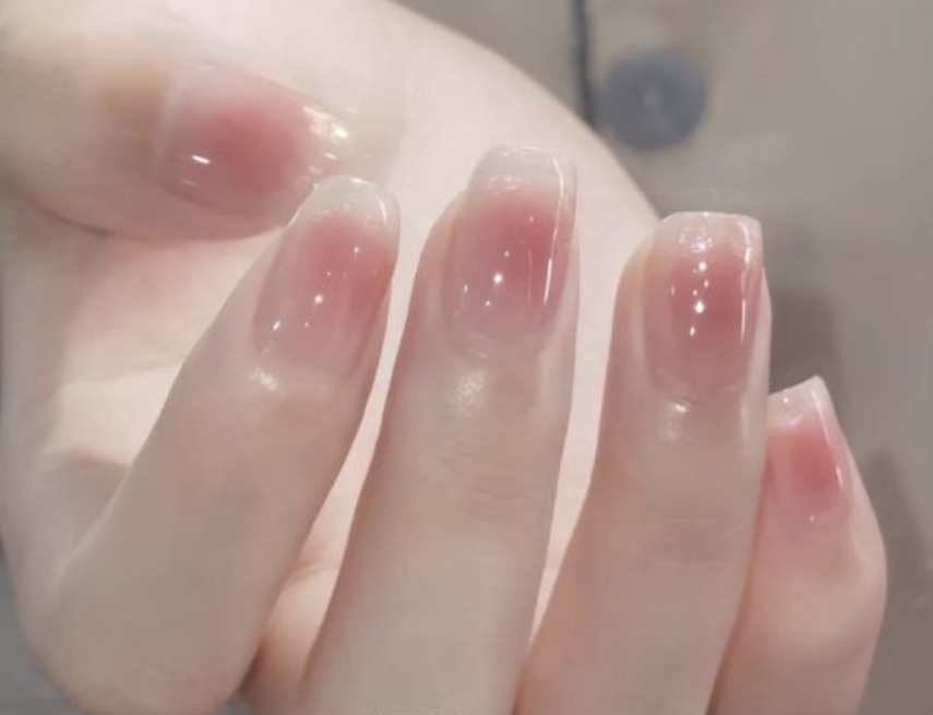 Gợi ý mẫu nail hồng thạch trendy dành cho các quý cô | IVY moda
