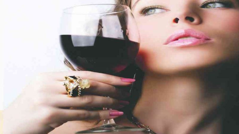 Rượu có tác dụng gì với da mặt. Tại sao lại xuất hiện mặt nạ rượu vang?