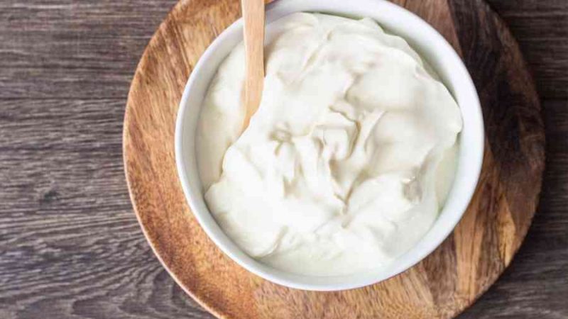 Sour cream – kem chua là gì? Công dụng của sour cream, nơi mua và giá thành