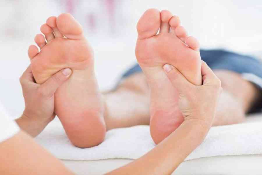Bấm huyệt bàn chân – lợi ích không ngờ giúp chữa trị nhiều bệnh lý